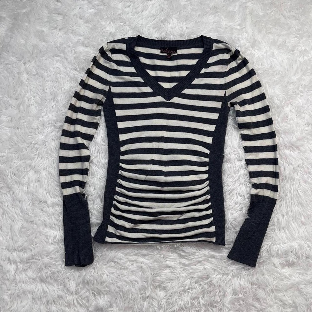 Y2K Gray & White Striped Ruffle V Neck Sweater Medium